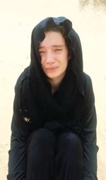 الرهينة الفرنسية في اليمن ايزابيل بريم كما بدت في الفيديو الذي اكدت صحته باريس امس			 اپ ﻿