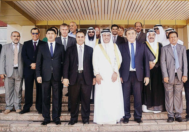 مهلهل الخالد مع طاقم الجامعة﻿