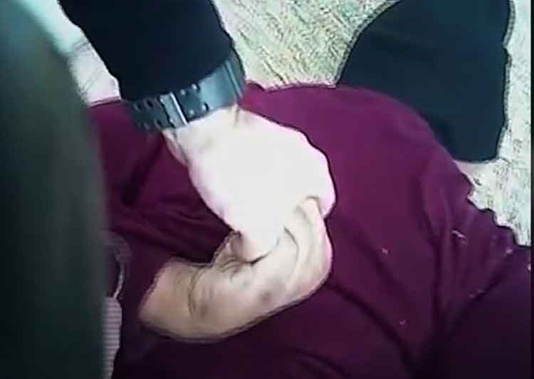 بالفيديو.. اعتقال الشرطة الأميركية لامرأة حامل بالشهر الثامن