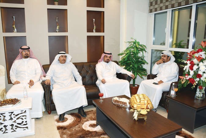 المحاميان محمد بداح ومحمد جابر والزميل عبدالهادي العجمي وصالح حسين