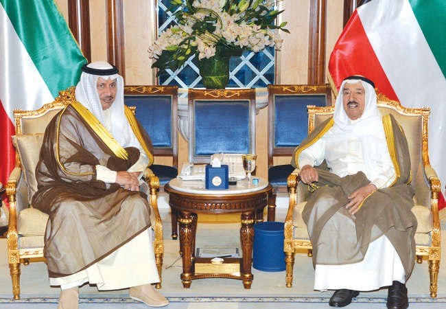 صاحب السمو الامير الشيخ صباح الاحمد خلال استقباله سمو رئيس مجلس الوزراء الشيخ جابر المبارك﻿