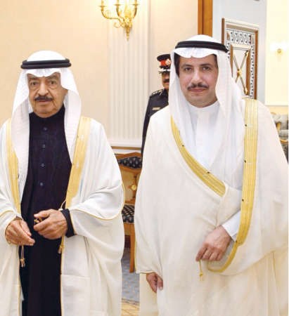 سمو الامير الشيخ خليفة بن سلمان خليفة والسفير الشيخ عزام الصباح ﻿