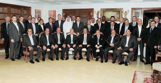 السفير المصري عبدالكريم سليمان في لقطة جماعية مع حضور الحفل هاني عبدالله
