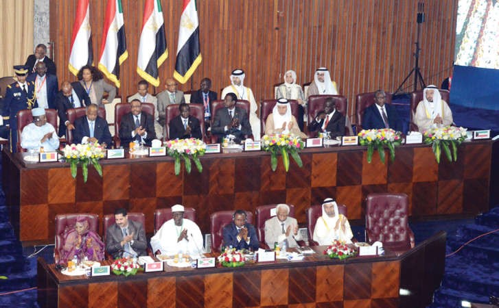 د عبدالله المعتوق خلال حفل تنصيب الرئيس السوداني عمر البشير ﻿