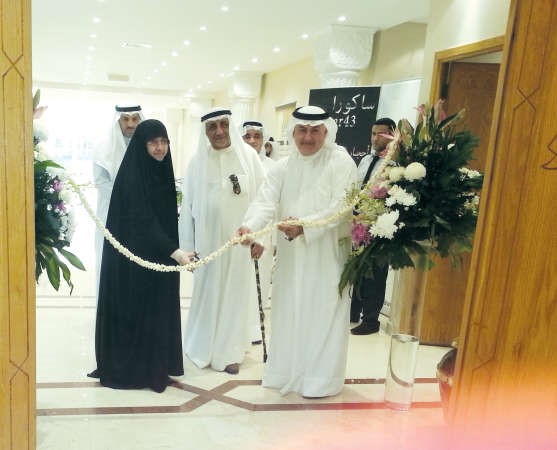 دخديجة المحميد وماسامة الصايغ يفتتحان المعرض
