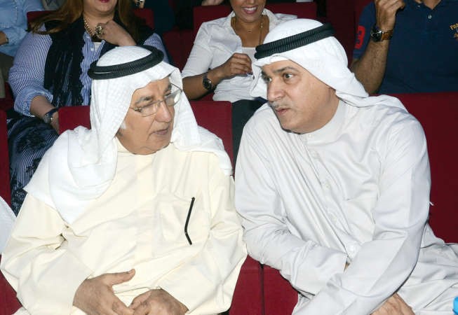 اليوحة والبناي في حديث جانبي