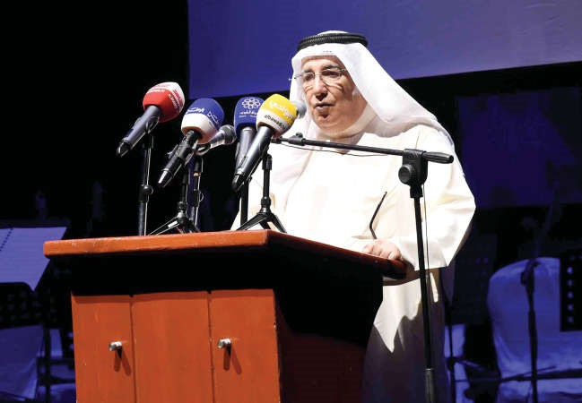 البناي اثناء القاء كلمته