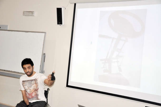مبارك العجمي يعرض مشروعه
