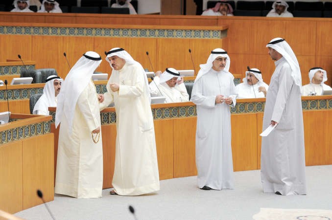 الشيخ محمد العبدالله واحمد لاري وكامل العوضي ويعقوب الصانع
