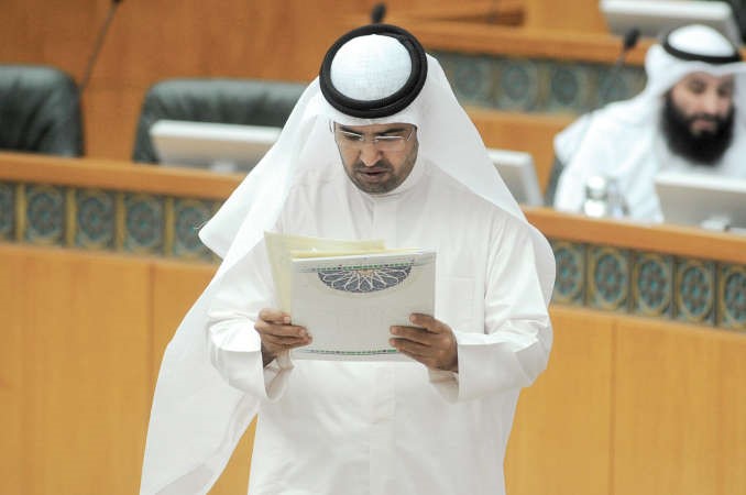 سيف العازمي يتابع ملفاته
