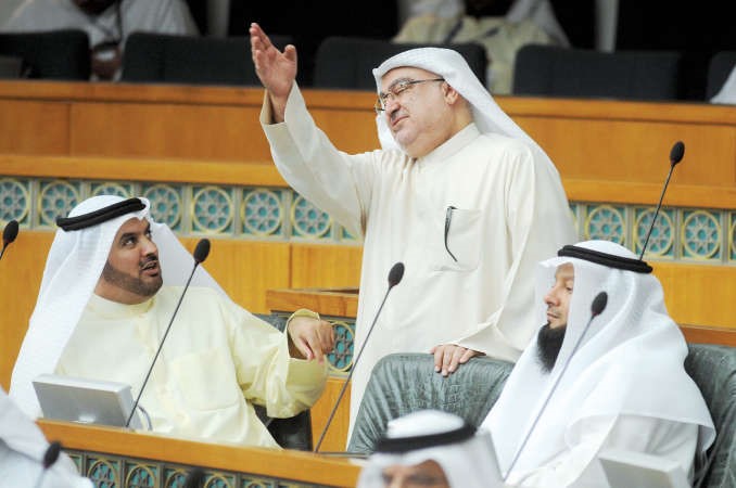 خليل الصالح وداحمد مطيع وحمدان العازمي
