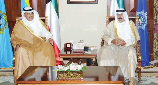 سمو ولي العهد الشيخ نواف الاحمد خلال استقباله الشيخ صباح الخالد 