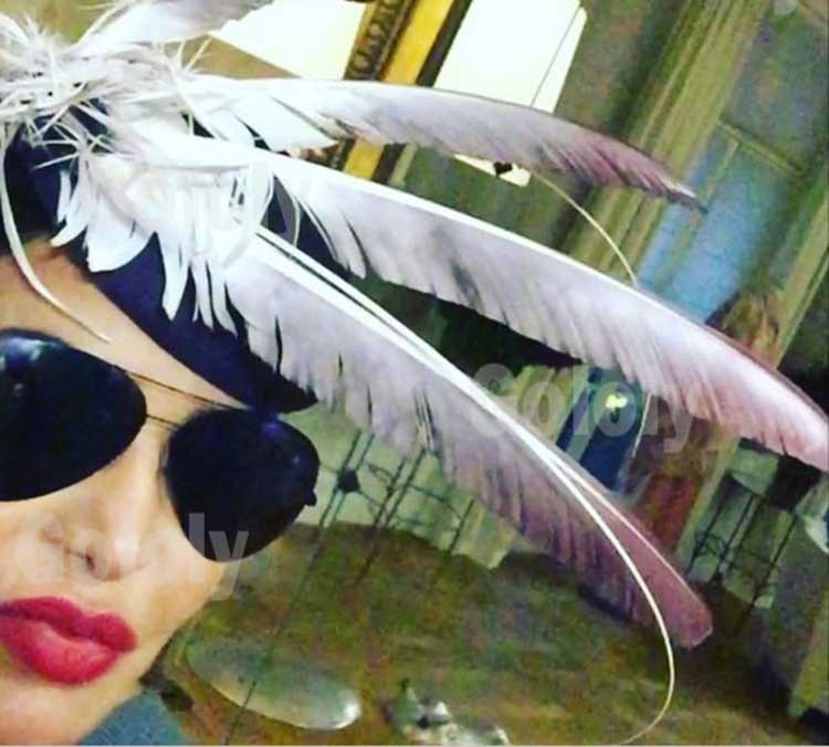 بالفيديو.. أحلام تثير غيظ منتقديها بقبعة غريبة جداً