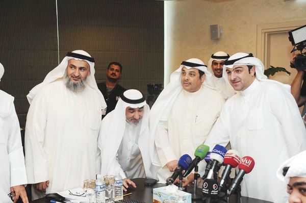 يعقوب الصانع وياسر ابل يدشنان الربط الالي بين التسجيل العقاري والسكنية بحضور