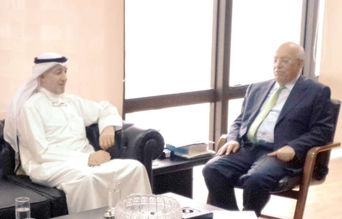 جانب من لقاء مدير الهيئة سالم حمادة ووزير الشؤون اللبناني رشيد درباس﻿