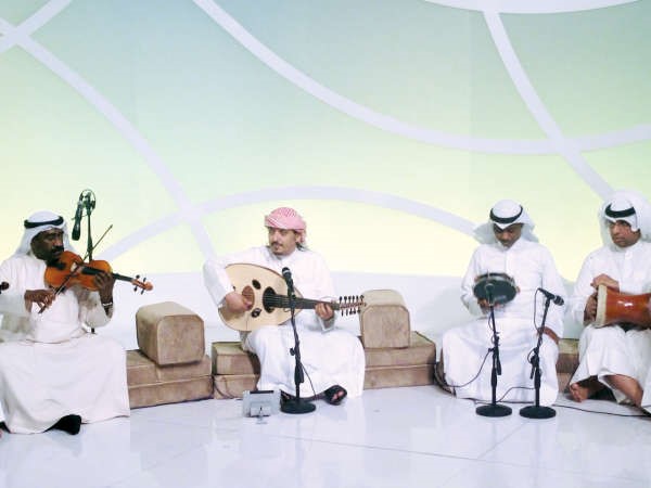 عبود خواجة والفرقة الموسيقية في البرنامج﻿