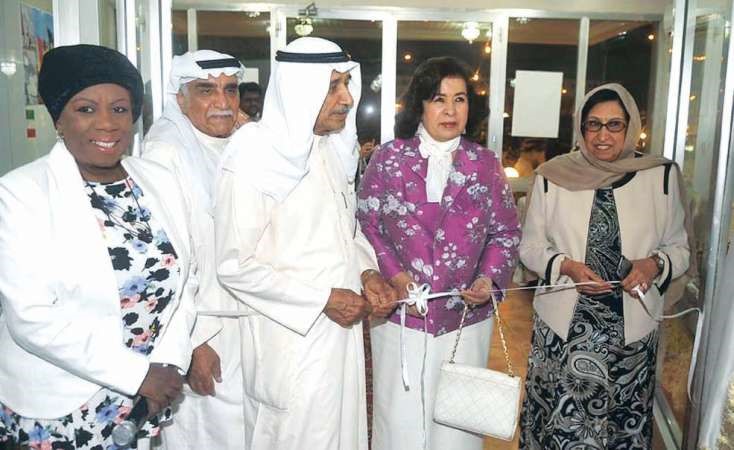 الشيخة دميمونة الصباح تفتتح المعرض بحضور اعضاء مجلس ادارة رابطة الاجتماعيين﻿
