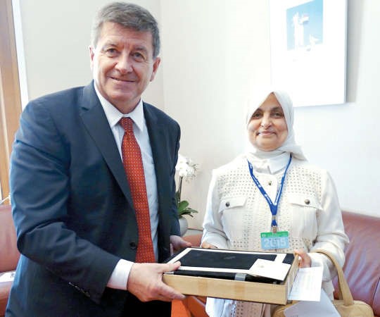 هند الصبيح والمدير العام لمنظمة العمل الدولية غي رايدر ﻿
