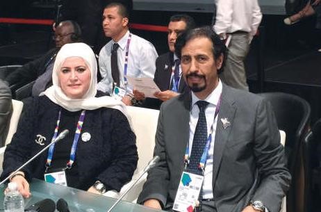 الشيخ علي الخالد ونبيلة الخليل على هامش اعمال المنتدى