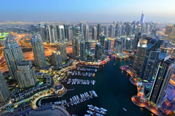 صندوق النقد يتوقع استقرار اسعار العقارات في الاماراتفي الصورة جانب من عقارات في دبي