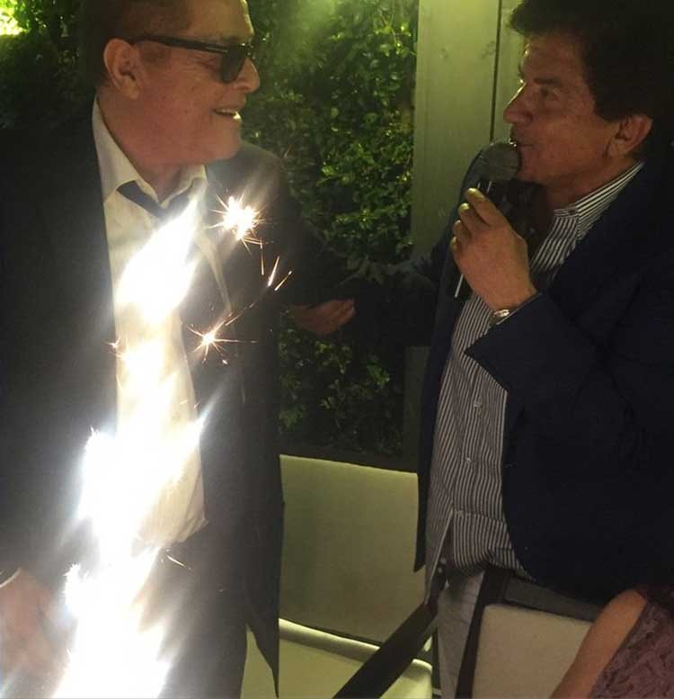 بالصور.. محمود عبدالعزيز يحتفل بعيد ميلاده مع زوجته ووليد توفيق