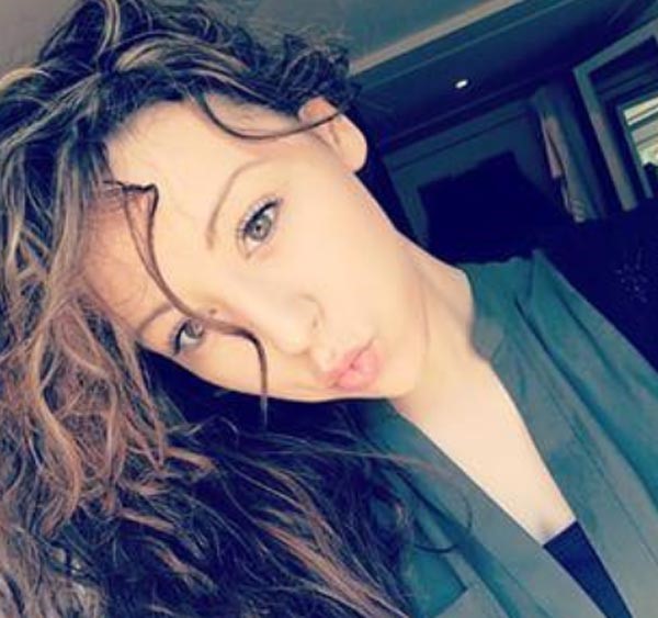 بالصور.. «مجنونة» محمد صلاح تعتنق الإسلام! 