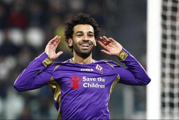 بالصور.. «مجنونة» محمد صلاح تعتنق الإسلام! 