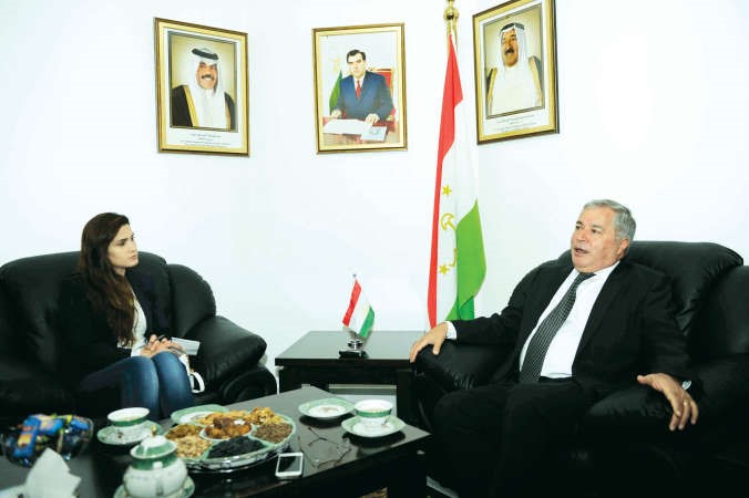 سفير طاجيكستان زبيد الله زبيدوف متحدثا للزميلة بيان عاكوم هاني عبدالله