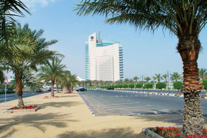 مؤسسة البترول وشركاتها التابعة تدخل السنة المالية20152016 بتخفيض حاد في مصروفاتها التشغيلية 