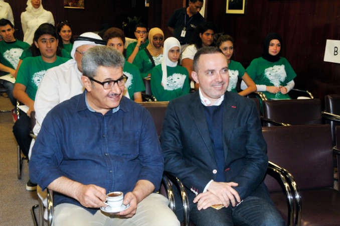 السفير الفرنسي كريستيان نخلة وممجبل المطوعمحمد هاشم﻿