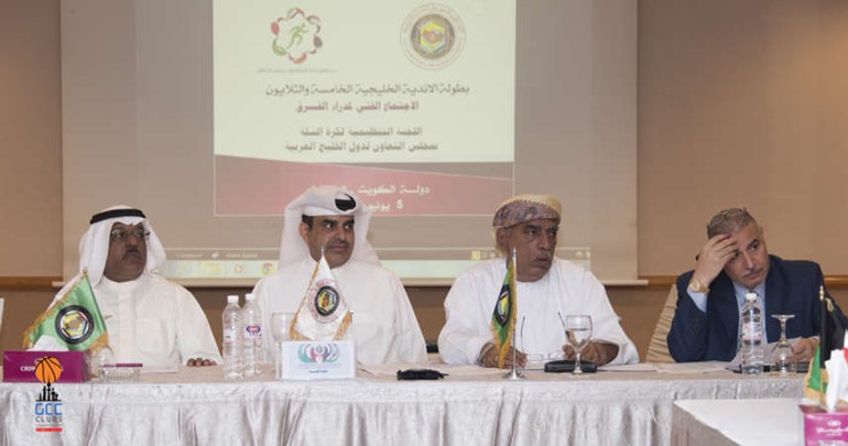 خليل ابراهيم ومحمد هوبش ويونس بن خميس خلال اجتماع اللجنة الفنية﻿