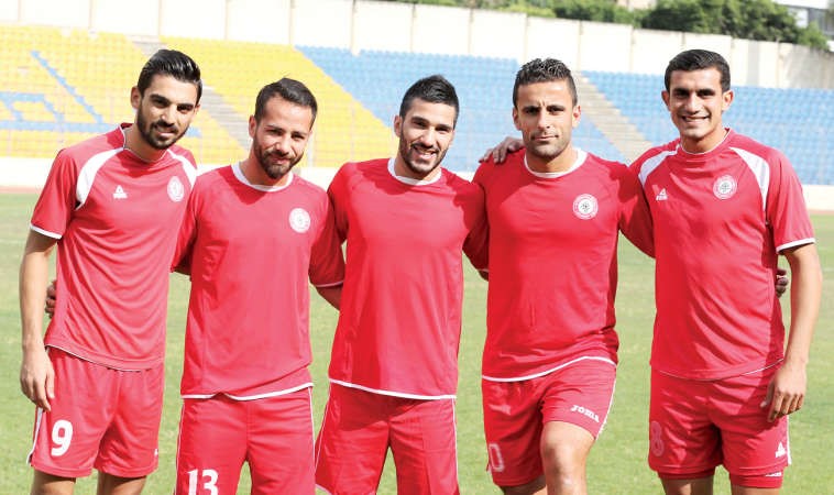 لاعبو لبنان ونظرات ترقب للقاء الازرق ﻿