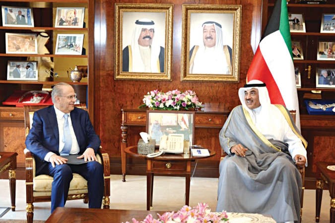 الشيخ صباح الخالد خلال لقائه وزير خارجية قبرص يوانيس كوسليديس﻿