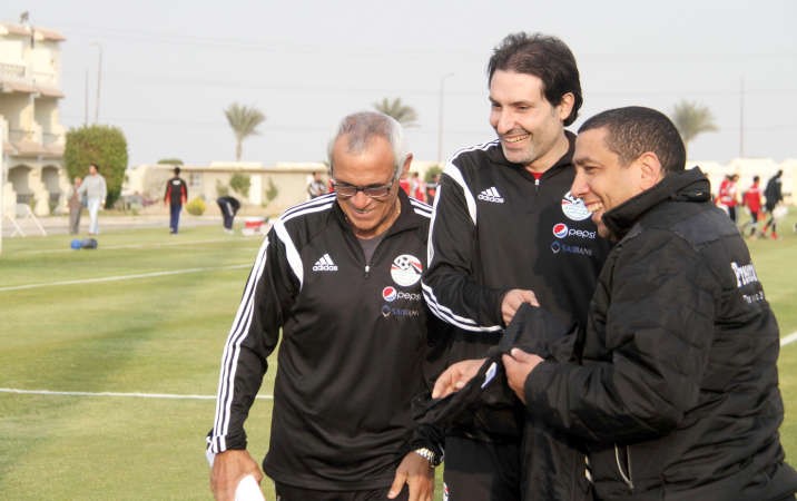 مدرب المنتخب المصري هيكتور كوبر مع مساعديه