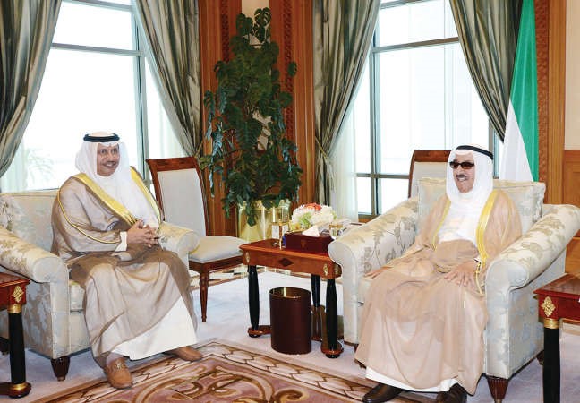 صاحب السمو الامير الشيخ صباح الاحمد مستقبلا سمو رئيس الوزراء الشيخ جابر المبارك