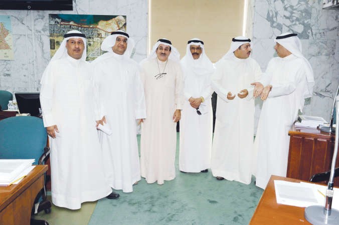 مهلهل الخالد واحمد البغيلي ومحمد المعجل واحمد الفضالة ومشعل الجويسري وعادل الميع 