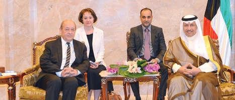 سمو الشيخ جابر المبارك مستقبلا وزير الدفاع الفرنسي جان ايف لودريان