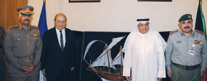 الشيخ خالد الجراح مستقبلا جان ايف لودريان بحضور الفريق الركن محمد الخضر واللواء الركن مهاشم الرفاعي