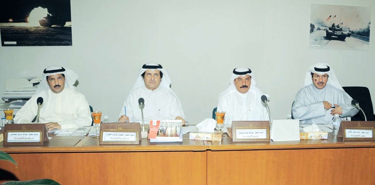 ماجد موسى وعبدالله المعيوف وسلطان اللغيصم وعبدالله العدواني خلال اجتماع الداخلية والدفاع﻿