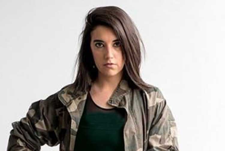 بالصور.. لماذا تقمصت صحافية شخصيّة كيم كردشيان ؟
