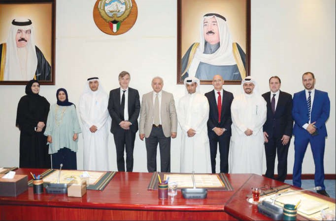 دبدر العيسى متوسطا الحضور﻿