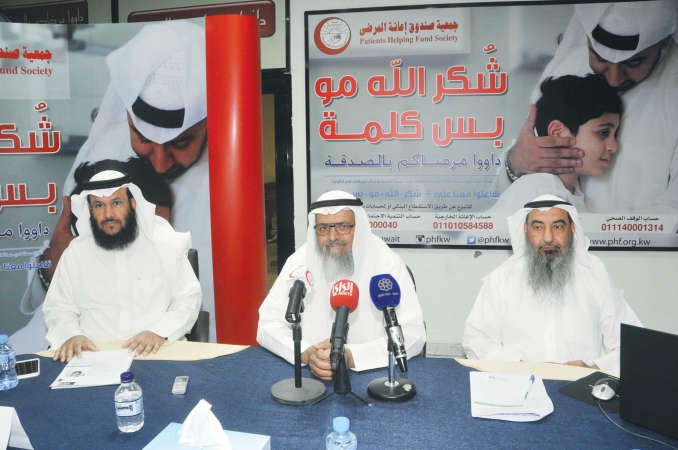 دمحمد الشرهان متوسطا دوليد الربيعة وجمال الفوزان خلال المؤتمر الصحافي	 محمد هاشم﻿