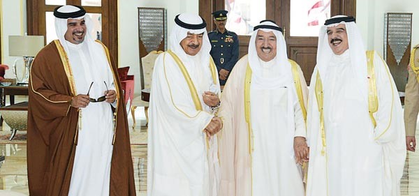صاحب السمو الامير الشيخ صباح الاحمد وصاحب الجلالة الملك حمد بن عيسى ال خليفة وصاحب السمو الملكي الامير خليفة بن سلمان وصاحب السمو الملكي الامير سلمان بن حمد ال خليفة
