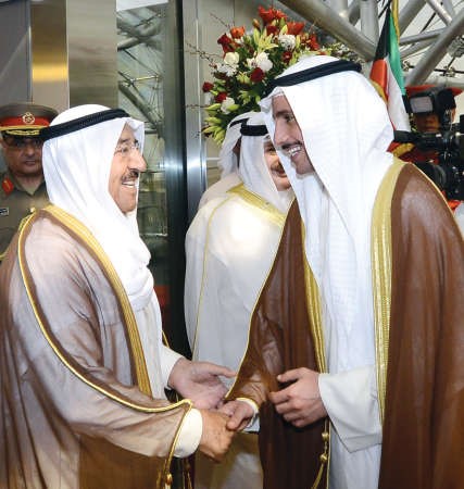 صاحب السمو الامير الشيخ صباح الاحمد لدى عودته الى البلاد وفي استقباله رئيس مجلس الامة مرزوق الغانم
