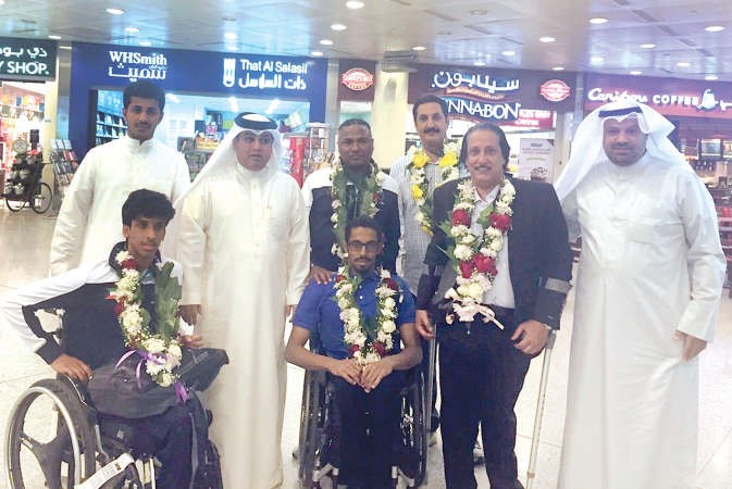 وفد العاب القوى للمعاقين في المطار ﻿