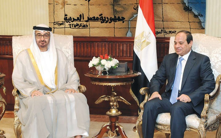 الرئيس المصري عبدالفتاح السيسي وصاحب السمو الشيخ محمد بن زايد ال نهيان ولي عهد ابوظبي نائب القائد الاعلى للقوات المسلحة بدولة الامارات خلال مباحثاتهما في القاهرة امس افپ