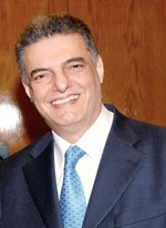 عاطف مجدلاني﻿