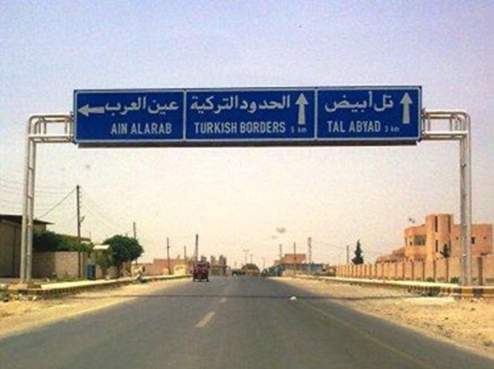 داعش يحصن «تل أبيض» بالخنادق تحسباً لهجوم مقاتلين أكراد