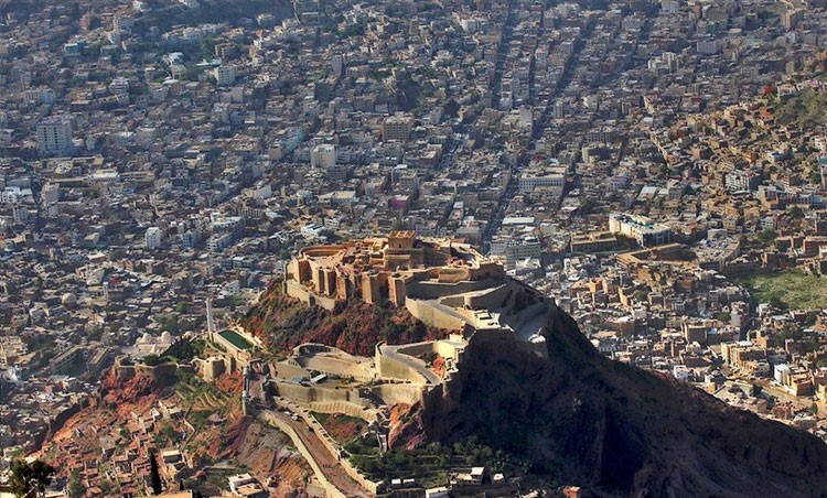 50 منظمة إغاثة تعلن محافظة تعز «منكوبة»