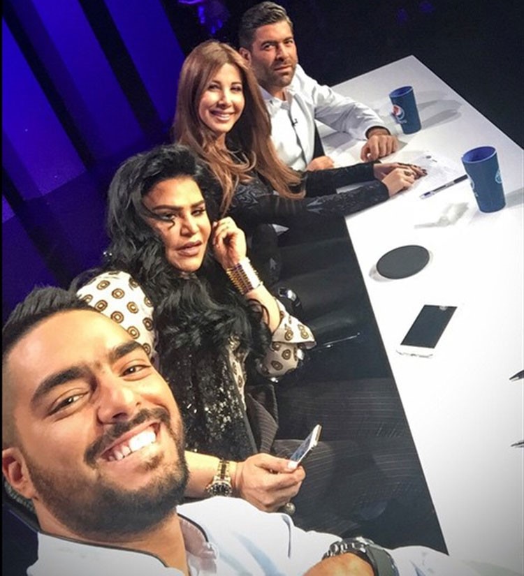 شاهد.. أول فيديو "وسيلفي" من كواليس آراب آيدول... أحلام تصفف شعرها 